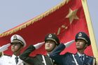 Čínská armáda má nové uniformy. Myšlení nikoliv