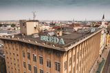 Právě střechu považují architekti za lukrativní prostor. Dala by se zpřístupnit podobně jako pražská Lucerna a sloužit by mohla k pořádání kulturních akcí jako koncertů, letního kina, ale i zájmových činností či přednášek.