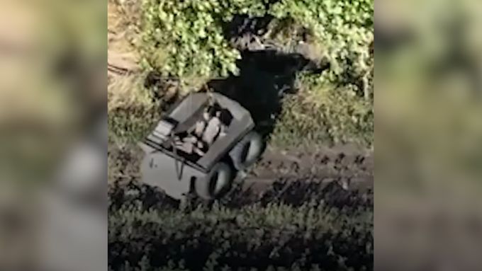 Záběry ukazují, jak robot Zmii zachránil ukrajinského vojáka pod intenzivní palbou Rusů