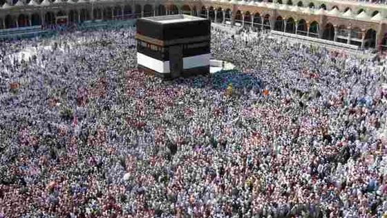 Obrazem: Dva miliony poutníků míří do Mekky