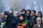 Recenze: Film Poslední rodina je skvělý debut. Příběh malíře smrti fascinuje