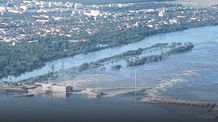 "Kachovské moře" zadržovalo vody jako 25 Orlíků. Osmdesáti obcím hrozí záplavy