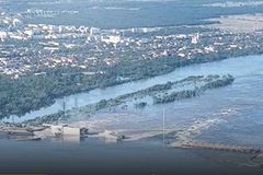 "Kachovské moře" zadržovalo vody jako 25 Orlíků. Osmdesáti obcím hrozí záplavy