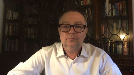 Brát očkované jako bezinfekční nedává smysl, vakcína ale přenos snižuje, říká Hajdúch