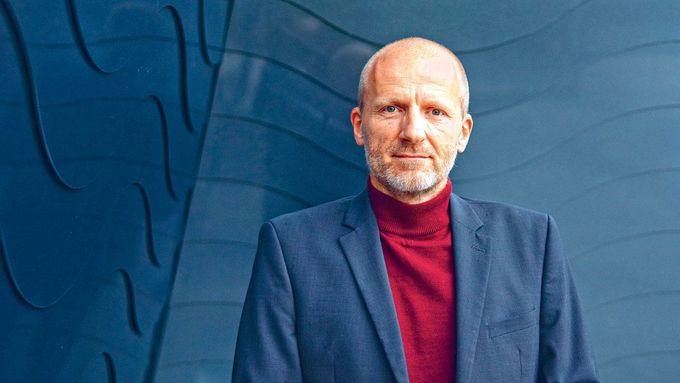 Michal Skořepa, analytik České spořitelny a šéf Výboru pro rozpočtové prognózy v rozhovoru hodnotí ekonomické programy hlavních stran a varuje před nerealistickými sliby.