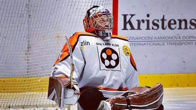 Jan Matoušek je sledge hokejovým brankářem Zlína. Se svým týmem by rád postoupil až do finále.