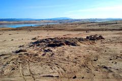 Sucho v Kalifornii pomohlo vyřešit záhadu, jezero po 56 letech odkrylo vrak letadla