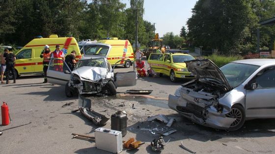 Na Zlínsku se čelně srazila auta. Čtyři zranění