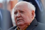 Michail Gorbačov na vojenské přehlídce v Moskvě v roce 2018. Od té doby se na veřejnosti příliš neukazoval. Zemřel 30. srpna 2022 ve věku 91 let po dlouhé a těžké nemoci.