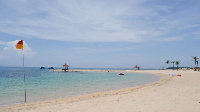 Prázdné pláže na Bali čekají na turisty - ilustrační foto.
