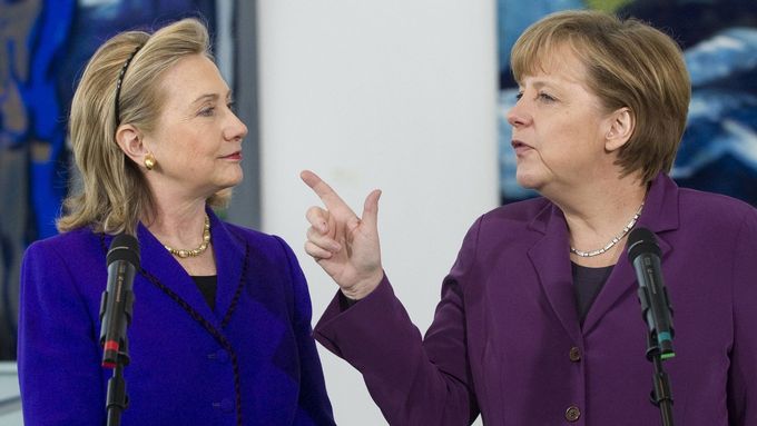 Hillary Clintonová a Angela Merkelová.