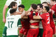 Cynický faul za stavu 73:0. Světové hvězdě hrozí za šílený zkrat dlouhý distanc