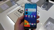 Telefon LG G6 měl šanci být jednoznačnou hvězdou veletrhu. LG předběhlo Samsung a ukázalo telefon s protaženým displejem se zakulacenými rohy. Telefon je stejně široký, ale má vyšší displej s poměrem stran 18:9. V Česku ale dostaneme hůře vybavenou verzi než v USA nebo Koreji, stát bude asi 20 tisíc korun.