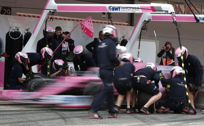 Sergio Pérez v Racing Pointu při druhých testech F1 v Barceloně 2020