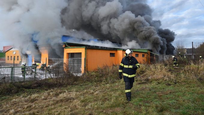 Požár továrny v Turnově