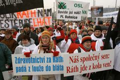 Za protesty stojí ODS, prohlásil Rath