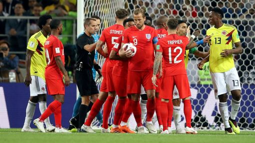Harry Kane slaví gól z penalty v zápase Kolumbie - Anglie na MS 2018