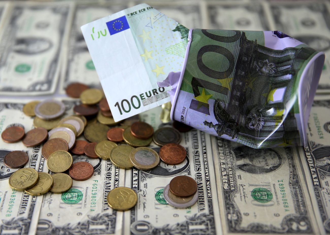Dolar, bankovka, měna, peníze - ilustrační foto