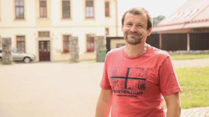 Ukrajinci nemají peníze, je to vážné, tvrdí dobrovolník. Na jeho balíčky stojí fronty