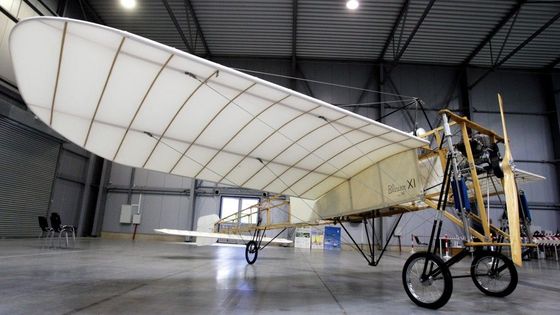 Letadlová loď i první aeroplán. Otevírá se veletrh hraček a modelů