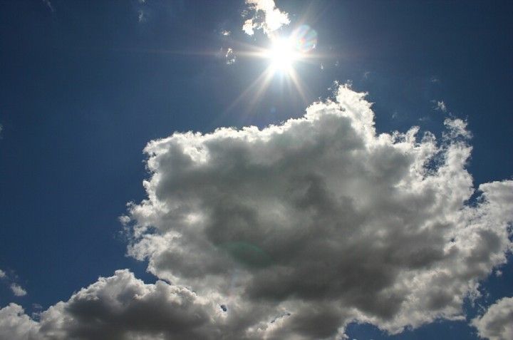 počasí - mraky - slunce - ilustrační foto