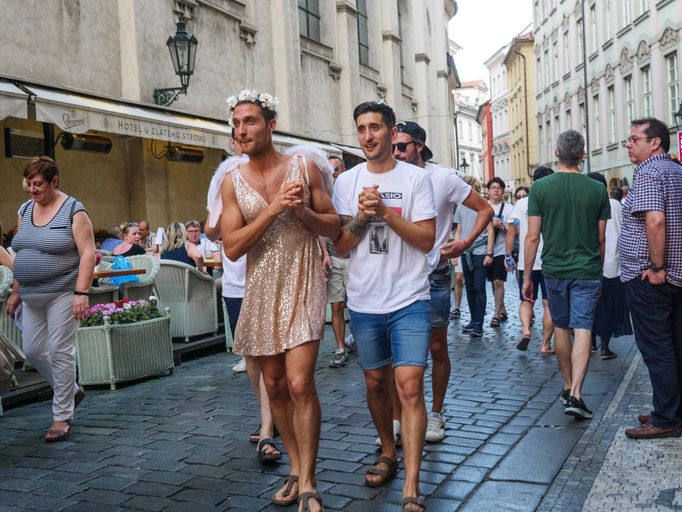 Vítejte v Pragolandu. Turistická Praha na fotkách