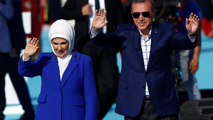 Turecký prezident Recep Tayyip Erdogan s manželkou Eminou.