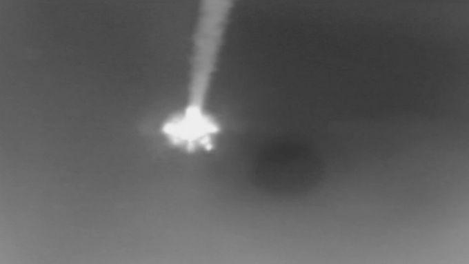Podívejte se, jak vypadalo vypuštění raket Tomahawk, které Západ v noci na sobotu namířil na Sýrii.