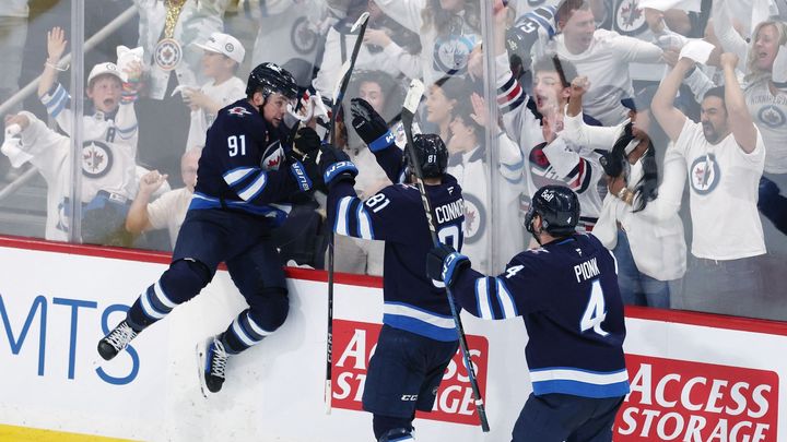 Faksův tým byl tři sekundy od postupu. Ale po bláznivém obratu jde dál Winnipeg; Zdroj foto: Reuters