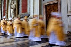 Zděšený Vatikán: Biskup žije v luxusu za 130 milionů