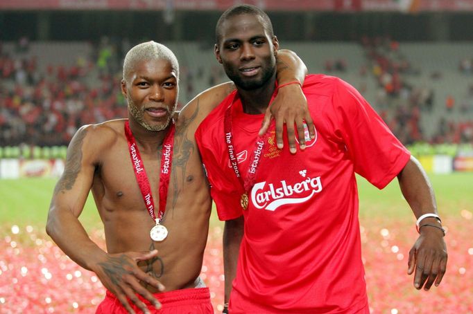 Djibril Cissé Djimi Traoré ve finále Ligy mistrů 2005