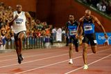 Jamajští sprinteři Usain Bolt (v bílém) a Asafa Powell při sprintu na 100m na Memoriálu Ivo Van Dammeho v Bruselu.