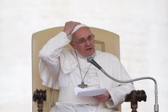 Kněží zneužíváním dětí napáchali zlo. Papež žádá o odpuštění