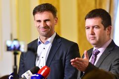 Zimola, Chovanec i Poche. Poprvé zasedlo nové početnější předsednictvo ČSSD