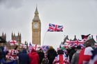 V Londýně se na protiimigrační demonstraci sešly desetitisíce lidí