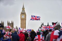 V Londýně se na protiimigrační demonstraci sešlo přes sto tisíc lidí