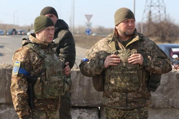 Oleksandr Syrskyj (vlevo) a náčelník generálního štábu Valerij Zalužnyj během obrany Kyjeva v březnu 2022.