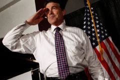 Perry se dostal do čela republikánských kandidátů