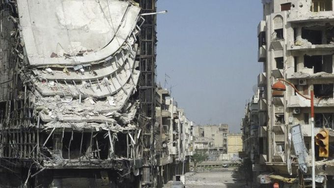 Zničené budovy v Homsu.