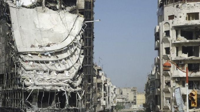 Zničené budovy v Homsu.