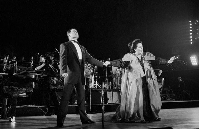 S operní pěvkyní Montserrat Caballé vydal Freddie Mercury roku 1987 singl Barcelona.