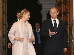 Tymošenková usilovala o dialog s Ruskem více nežli Juščenko, jejímu pádu to ale nezabránilo.
