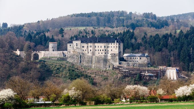 K několikadennímu rituálu mělo dojít nedaleko hradu Český Šternberk na Benešovsku