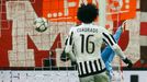 Juventus' Juan Cuadrado (2R) scores a goal