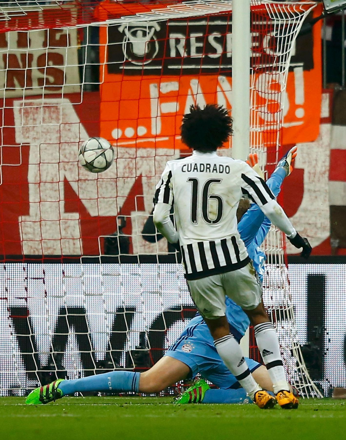 LM, Bayern-Juventus:Juan Cuadrado dává gól na 0:2