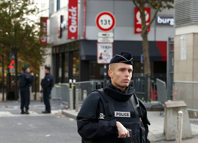 Policie u stadionu Stade de France v Paříži