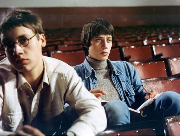 David Matásek a Pavel Kříž jako gymnazisté Kendy a Štěpán ve filmu Jak svět přichází o básníky (1982).