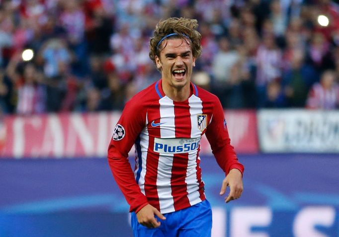 Antoine Griezmann z Atlétika slaví gól v síti Realu