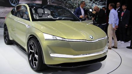 VIDEO: Škoda ve Frankfurtu ukázala elektromobil Vision E. Do prodeje půjde v roce 2020