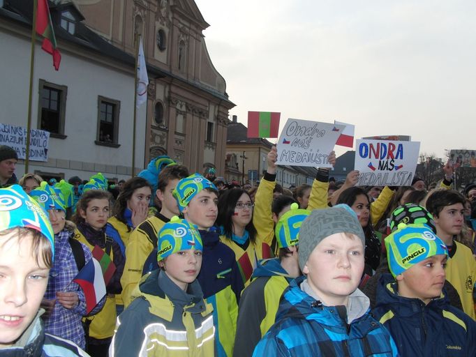 Biatlonista Ondřej Moravec přijel ukázat své tři olympijské medaile do Letohradu, kde vyrůstal a závodil.